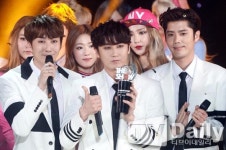 [TD포토] 더블에스301 더쇼 1위에 감격한 예전 아이돌