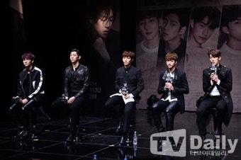 [TD포토] 크나큰 '평균 연습생 기간 5년, 엄청난 내공'