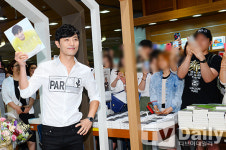 [TD포토] 진구 서점 들썩이게 만든 인기