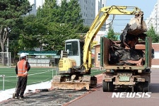 학교 운동장 우레탄, 마사토로 교체 된다
