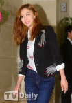 [TD포토] 씨스타 다솜 화려한 재킷 입고 백화점 나들이