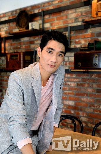 엄태구 '택시 운전사' 탑승, '밀정' 이어 송강호와 재회