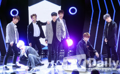 제이로운(JROUN) | [TD포토] 빅톤 '무대가 꽉차네'