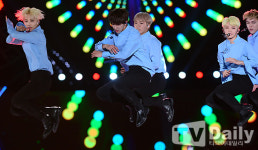 [TD포토] 세븐틴 정한-디에잇-우지 점프 실력도 수준급 (드림콘서트)