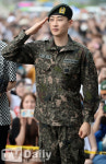 [TD포토] 은혁 충성 전역을 명 받았습니다!