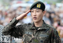 [TD포토] 은혁 전역 각잡힌 경례!