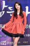 [TD포토] 수지 치마 살짝들고~