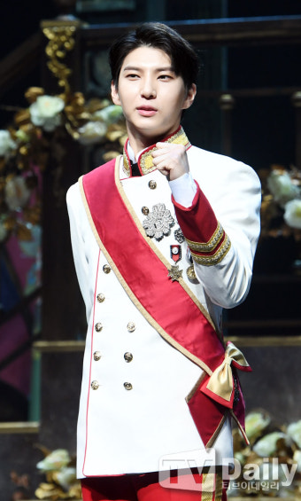 [TD포토] 빅스 레오 정택운 '황태자 포스'