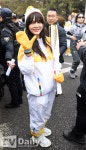 [TD포토] AOA 지민 성화봉송 주자로 뛰어요~