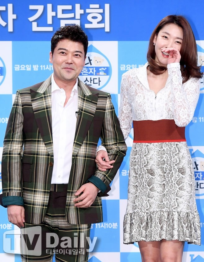 전현무, 핑크빛 연애설 속 끊임없는 관심…홍주연과의 관련 소식 뜨겁게 이어져