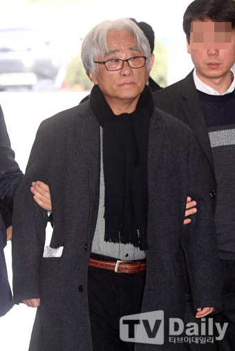 [TD포토] '상습 성추행' 이윤택 전 감독 구속영장심사 출석