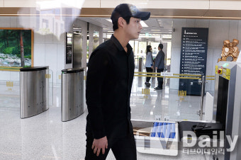 [TD포토] 추행 및 협박 혐의 이서원 '검찰 출석'