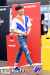 [TD포토] 샤이니 태민 다 찢어진 청바지도 화보처럼~