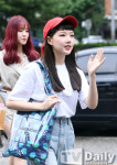[TD포토] 여자친구 예린 헤어스타일 하나 바꿨을 뿐인데~(뮤직뱅크 출근길)
