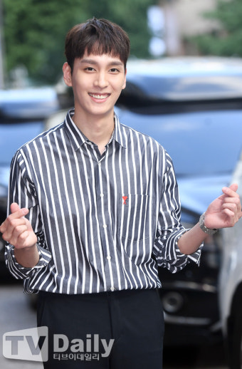 최태준 주연 KBS2 드라마 다리미 패밀리의 스틸로 예상치 못한 매력 공개!