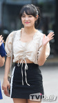 [TD포토] 구구단 세미나 세정 기분좋은 손인사~(뮤직뱅크 출근길)