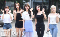 [TD포토] 라붐 오랜만에 보는 반가운 얼굴~(뮤직뱅크 출근길)