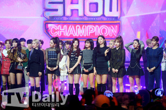 [TD포토] 트와이스 '쇼 챔피언 1위 수상'