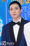 [TD포토] 데이식스 성진 반삭을 완벽하게 소화하네