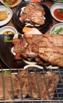 ‘2TV 생생정보’ 숯불 돼지갈비 장사의 신 맛집, 연매출 20억 비결