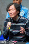 [TD포토] 자전거 탄 풍경 강인봉 감회가 새로운 학전 콘서트