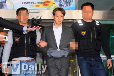 [TD포토] 유치장에서 나온 박유천, 검찰에 송치