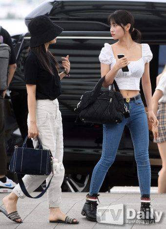 [TD포토] 트와이스 모모 '나연언니 모모 불렀어~?'