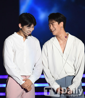 [TD포토] 아스트로 차은우-문빈 '이 미소 평생 소장각' (2019 케이월드 페스타)