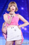 [TD포토] 네이처 유채 손가락 하나로 팬들 조련~(케이월드페스타 셀럽티비 라이브쇼)