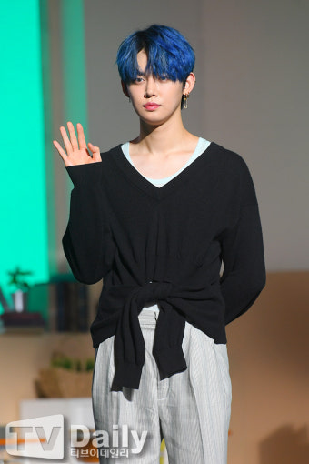 [TD포토] 투모로우바이투게더 연준 '쇄골라인 강조한 브이넥'