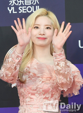[TD포토] 트와이스 다현 '원스에게 사랑스러운 손인사'