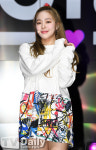 [TD포토] 우아 송이 '2004년생의 깜찍함'