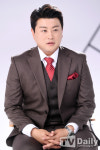 [TD포토] 트바로티 김호중 오늘은 아나운서 스타일~