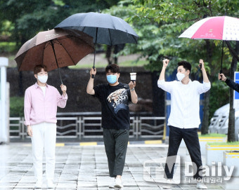 [TD포토] 안성-김호중-영기 '라디오 잘 하고 올게요~'