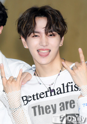 [TD포토] 펜타곤 키노 '혀 낼름~'
