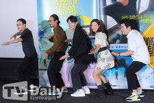 [TD포토] 어서오시게스트하우스 영화관에서 서핑 배틀