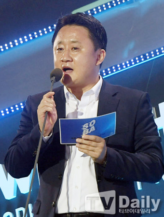 [TD포토] '티브이데일리-스포츠투데이 김범렬 이사 소리바다 어워즈 시상자로 참석'