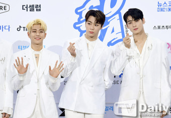 [TD포토] 아스트로 MJ-문빈-차은우 '팬들에게 달콤한 인사' (소리바다 어워즈)