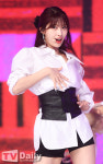 [TD포토] 에버글로우 시현 '손끝까지 시선 집중시키는 섹시미'