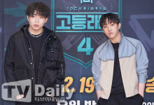 [TD포토] 창모-웨이체드 손이 시려워