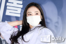 [TD포토] 나현 가려도 가려지지 않는 미모