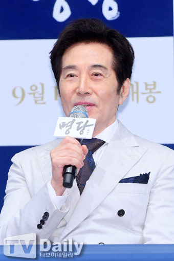 백윤식, 前연인 에세이 판매금지 일부 승소 