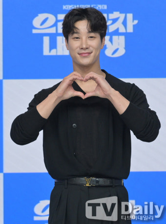 [TD포토] 이시강 '쑥스러운 하트'