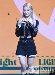 [TD포토] 라잇썸 상아 하트 받으세요