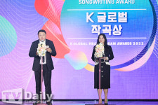 [TD포토] 2022 K글로벌 하트 드림 어워즈에 참석한 이디엘 엔터프라이즈 대표 김성훈