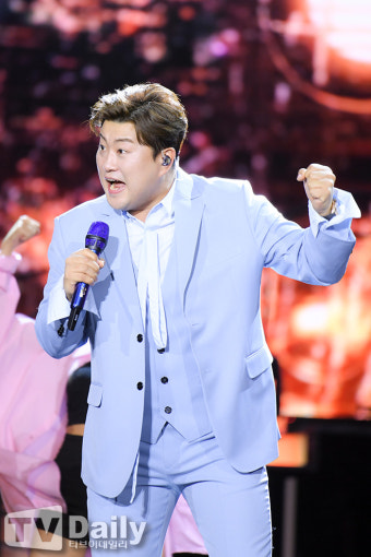 [TD포토] 김호중 '신나게~'