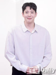 [TD포토] 환한 미소로 인사 하는 김동호