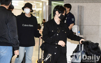 [TD포토] '소속사 대표 폭언 폭행' 오메가엑스 '힘든 귀국길'