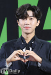 [TD포토] 임영웅 대형 시상식에서만 볼 수 있는 바쁜남자