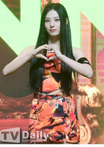 베일에 싸인 前 엔믹스 지니, 거취가 관건
